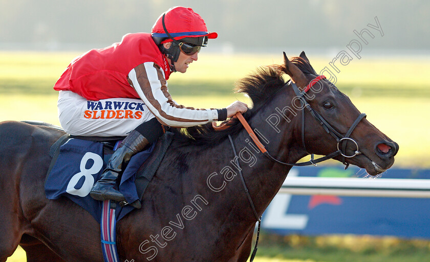 Honky-Tonk-Man-0007 
 HONKY TONK MAN (Trevor Whelan) wins The Watch Racing Free Online At Coral EBF Novice Stakes
Lingfield 28 Oct 2021 - Pic Steven Cargill / Racingfotos.com