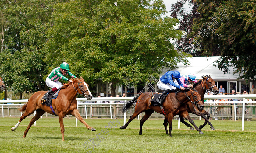 Fuente-Ovejuna-0002 
 FUENTE OVEJUNA (left, Rob Hornby) beats CALM SKIES (blue) and COUNTESS ROSINA (right) in The British EBF Arena Group Fillies Novice Stakes
Newmarket 31 Jul 2021 - Pic Steven Cargill / Racingfotos.com