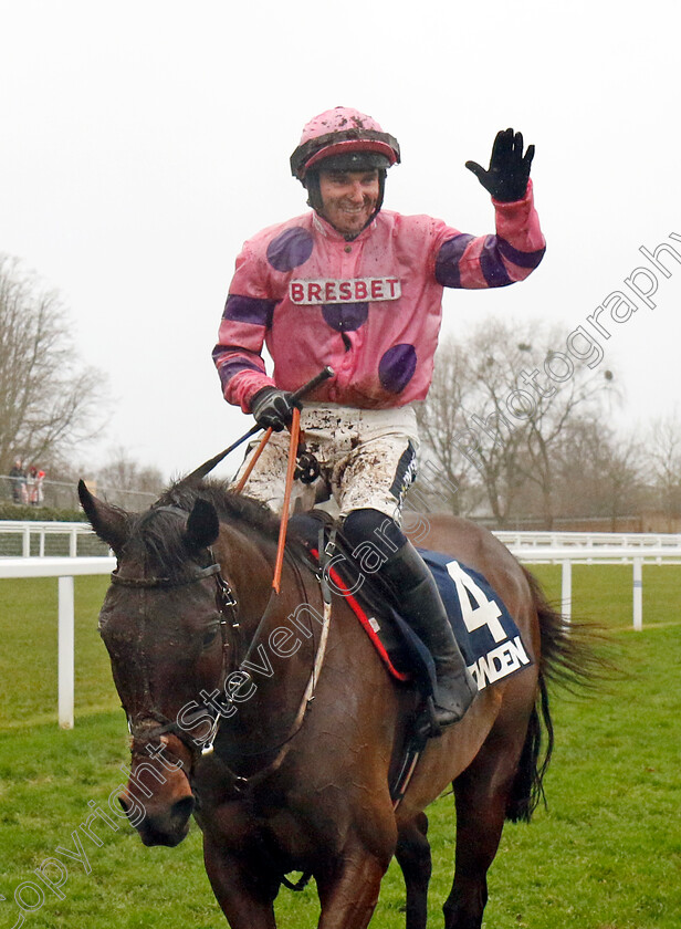 Crambo-0001 
 CRAMBO (Jonathan Burke) winner of The Howden Long Walk Hurdle
Ascot 21 Dec 2024 - Pic Steven Cargill / Racingfotos.com