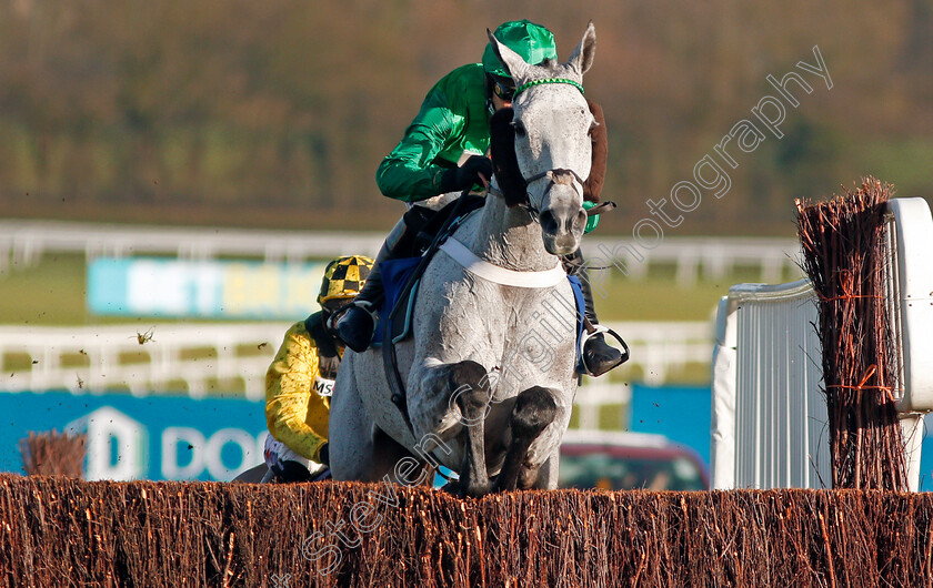 Vyta-Du-Roc-0002 
 VYTA DU ROC (Daryl Jacob) wins The Watch Live Racing On BetBright.com Handicap Chase Cheltenham 1 Jan 2018 - Pic Steven Cargill / Racingfotos.com