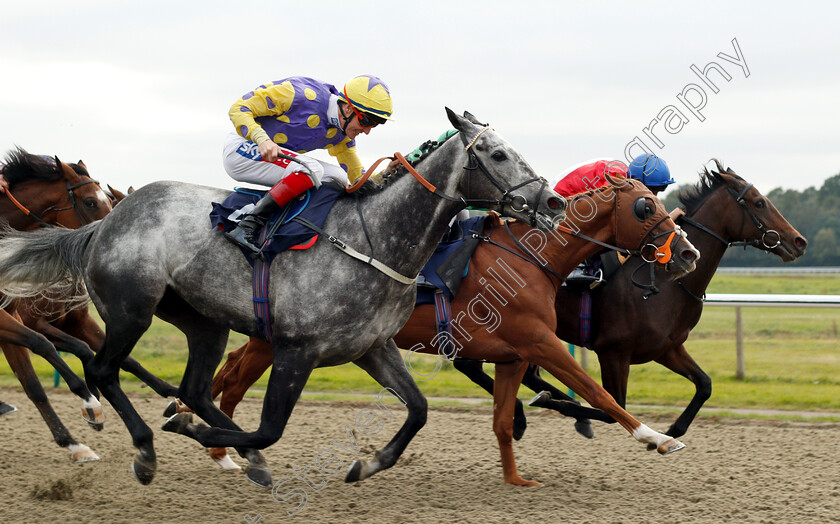 Bamako-De-Chatelet-0004 
 BAMAKO DU CHATELET (left, Fran Berry) beats VOLUMINOUS (right) and TWISTER (centre) in The 188bet Mobile Bet10 Get20 Handicap
Lingfield 4 Oct 2018 - Pic Steven Cargill / Racingfotos.com