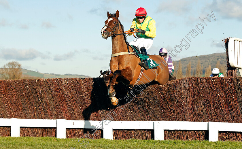 Sizing-Tennessee-0003 
 SIZING TENNESSEE (Bryan Cooper) wins The Horse Comes First Novices Chase Cheltenham 15 Dec 2017 - Pic Steven Cargill / Racingfotos.com