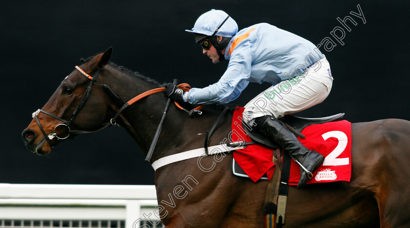 Divine-Spear-0009 
 DIVINE SPEAR (Nico de Boinville) wins The Stella Artois Novices Limited Handicap Chase Ascot 22 Dec 2017 - Pic Steven Cargill / Racingfotos.com