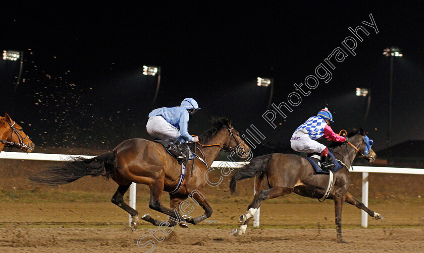 Battle-Of-Marathon-0005 
 BATTLE OF MARATHON (left, Darragh Keenan) chases COSMELLI (right) on his way to winning The chelmsfordcityracecourse.com Handicap
Chelmsford 26 Nov 2020 - Pic Steven Cargill / Racingfotos.com