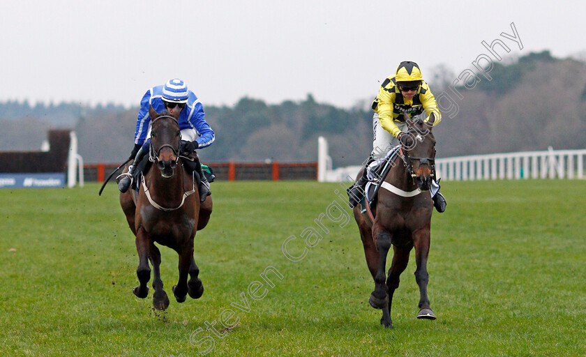 Shishkin-0018 
 SHISHKIN (right, Nico de Boinville) beats ENERGUMENE (left) in The SBK Clarence House Chase
Ascot 22 Jan 2022 - Pic Steven Cargill / Racingfotos.com