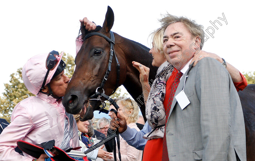 Too-Darn-Hot-0022 
 TOO DARN HOT (Frankie Dettori) with Lord and Lady Lloyd Webber after The Darley Dewhurst Stakes
Newmarket 13 Oct 2018 - Pic Steven Cargill / Racingfotos.com