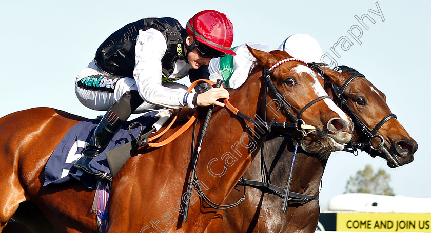 Frankellina-0005 
 FRANKELLINA (left, Harry Bentley) beats OUSSEL FALLS (right) in The British Stallion Studs EBF Fillies Novice Stakes Div1
Yarmouth 23 Oct 2018 - Pic Steven Cargill / Racingfotos.com