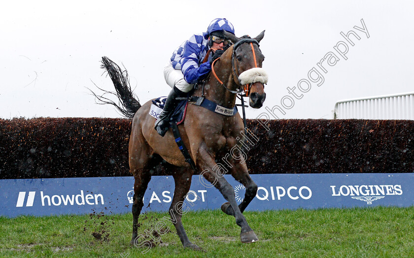 Does-He-Know-0004 
 DOES HE KNOW (David Bass) wins The Bateaux London Reynoldstown Novices Chase
Ascot 19 Feb 2022 - Pic Steven Cargill / Racingfotos.com