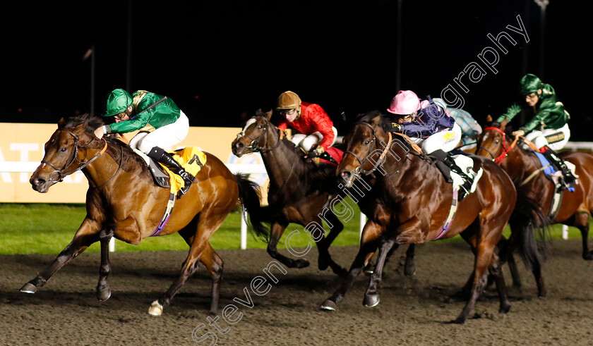 The-Quiet-Gent-0004 
 THE QUIET GENT (Hector Crouch) beats CRESTOFDISTINCTION (right) in The Unibet Novice Stakes 
Kempton 4 Dec 2024 - pic Steven Cargill / Racingfotos.com