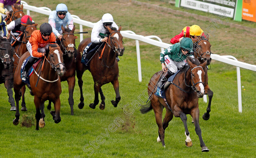 Majestic-Noor-0009 
 MAJESTIC NOOR (Hollie Doyle) beats BLACK LOTUS (left) in The EBF Stallions John Musker Fillies Stakes
Yarmouth 16 Sep 2020 - Pic Steven Cargill / Racingfotos.com