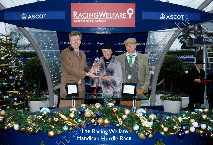 Hunters-Call-0012 
 Presentation for The Racing Welfare Handicap Hurdle Ascot 23 Dec 2017 - Pic Steven Cargill / Racingfotos.com