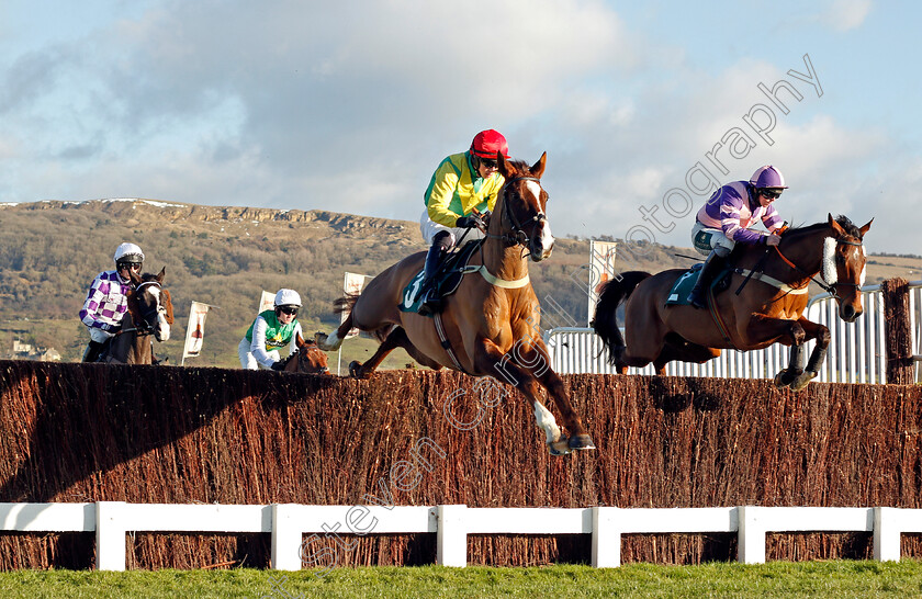 Sizing-Tennessee-0001 
 SIZING TENNESSEE (centre, Bryan Cooper) beats DUEL AT DAWN (right) in The Horse Comes First Novices Chase Cheltenham 15 Dec 2017 - Pic Steven Cargill / Racingfotos.com