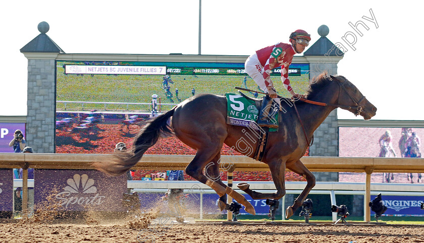 Wonder-Wheel-0001 
 WONDER WHEEL (Tyler Gaffalione) wins The Breeders' Cup Juvenile Fillies
Breeders Cup Meeting, Keeneland USA, 4 Nov 2022 - Pic Steven Cargill / Racingfotos.com