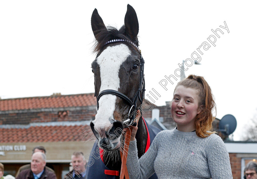 The-Glancing-Queen-0008 
 THE GLANCING QUEEN after The Actioncoach Invest In The Best Lady Godiva Mares Novices Chase
Warwick 9 Dec 2021 - Pic Steven Cargill / Racingfotos.com