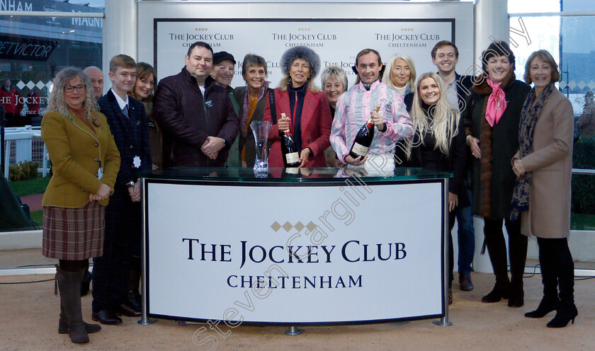 Urban-Artist-0005 
 Presentation to Pangfield Racing, Mary Morrison and Nico de Boinville for The Karndean Designflooring Mares Standard Open National Hunt Flat Race won by URBAN ARTIST
Cheltenham 16 Nov 2019 - Pic Steven Cargill / Racingfotos.com