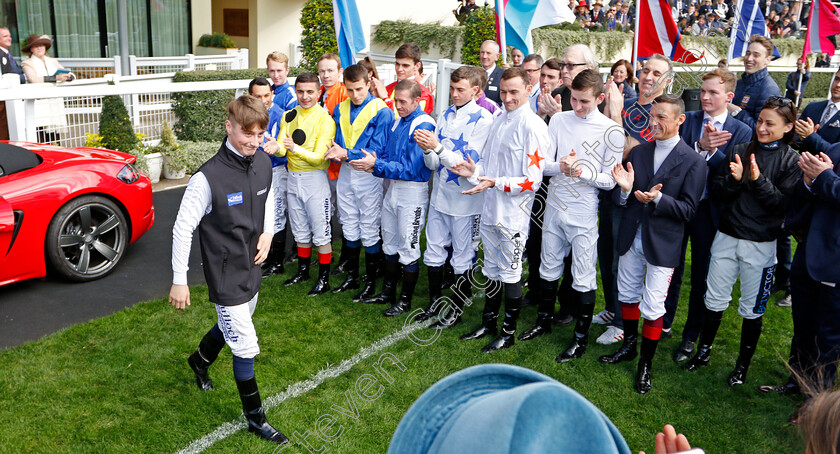 Cieren-Fallon-0001 
 CIEREN FALLON is applauded by his colleagues to recieve the Champion Apprentice Jockey Title
Ascot 19 Oct 2019 - Pic Steven Cargill / Racingfotos.com