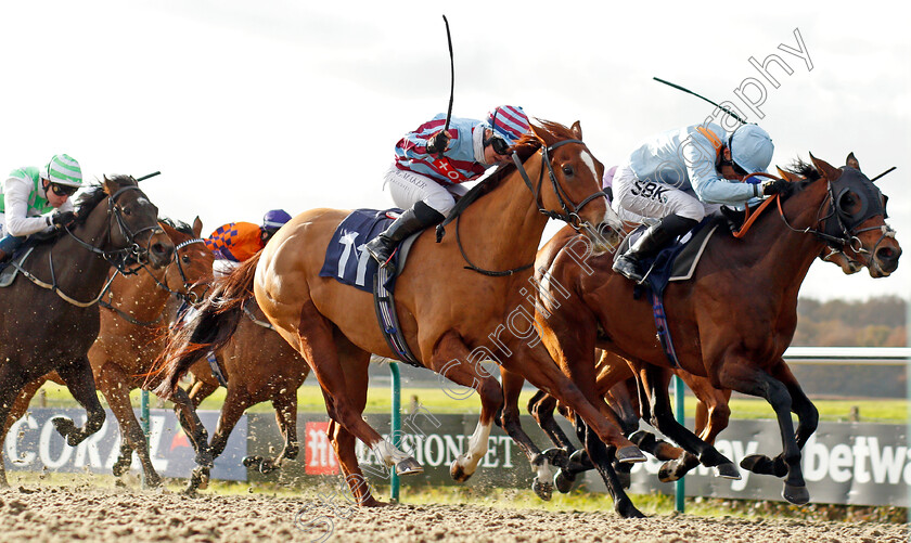 Keep-Right-On-0001 
 KEEP RIGHT ON (right, Sean Levey) beats RAINBOW MIRAGE (left) in The Mansionbet Proud Partners Of The AWC Handicap
Lingfield 1 Dec 2021 - Pic Steven Cargill / Racingfotos.com