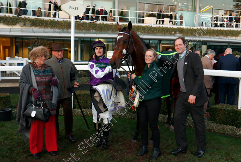 Nestor-Park-0007 
 NESTOR PARK (David Bass) with Ben Pauling and owners after The Elite AV Standard Open National Hunt Flat Race Ascot 25 Nov 2017 - Pic Steven Cargill / Racingfotos.com