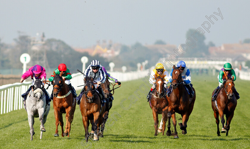 Grandfather-Tom-0003 
 GRANDFATHER TOM (centre, Ray Dawson) beats CASE KEY (left) in The Follow At The Races On Twitter Handicap
Yarmouth 15 Sep 2020 - Pic Steven Cargill / Racingfotos.com