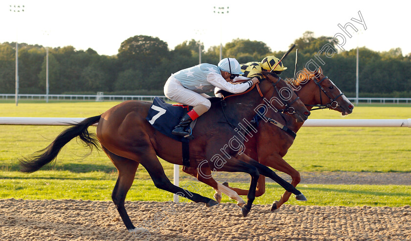 Minnelli-0002 
 MINNELLI (farside, Jason Hart) beats EMILY'S SEA (nearside) in The Hellermanntyton Insulation Maiden Auction Fillies Stakes
Wolverhampton 5 Sep 2018 - Pic Steven Cargill / Racingfotos.com