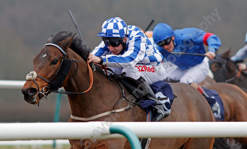 Billyoakes-0003 
 BILLYOAKES (Luke Morris) wins The Betway Sprint Handicap Lingfield 20 Dec 2017 - Pic Steven Cargill / Racingfotos.com