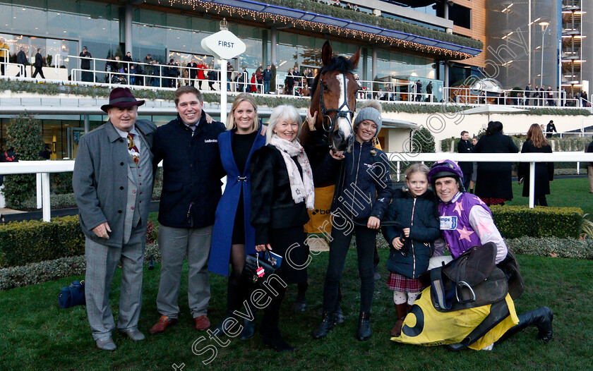 Mohaayed-0012 
 MOHAAYED (Harry Skelton) with Dan Skelton, Tim Watts and June Watts after The Betfair Exchange Trophy Handicap Hurdle
Ascot 22 Dec 2018 - Pic Steven Cargill / Racingfotos.com