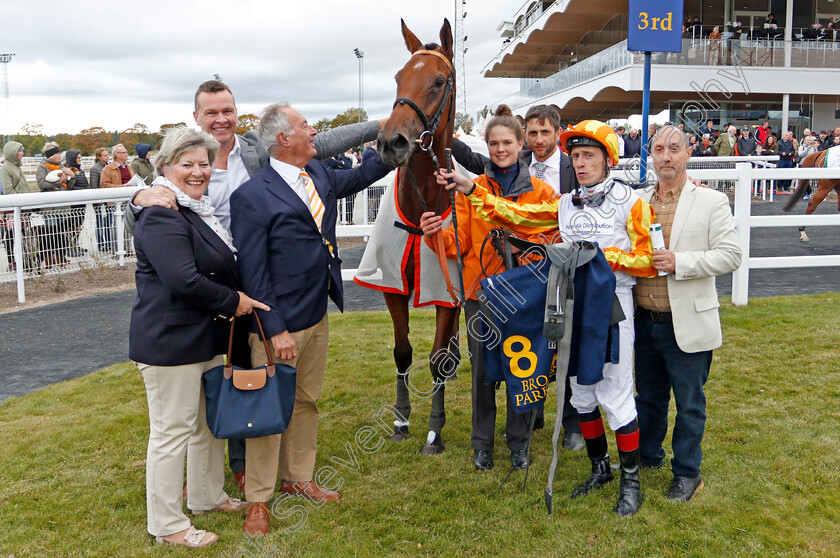 Hateya-0002 
 HATEYA (Shane Kelly) with trainer Jim Boyle and members of The Inside Track Racing Club after finishing 3rd in The Lanwades Stud Stakes
Bro Park Sweden 22 Sep 2019 - Pic Steven Cargill / Racingfotos.com