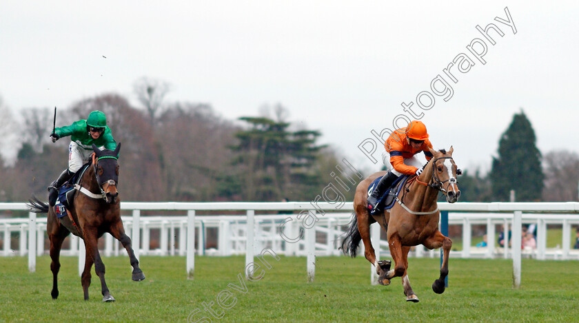 Sam-Spinner-0002 
 SAM SPINNER (Joe Colliver) beats L'AMI SERGE (left) in The JLT Reve De Sivola Long Walk Hurdle Ascot 23 Dec 2017 - Pic Steven Cargill / Racingfotos.com