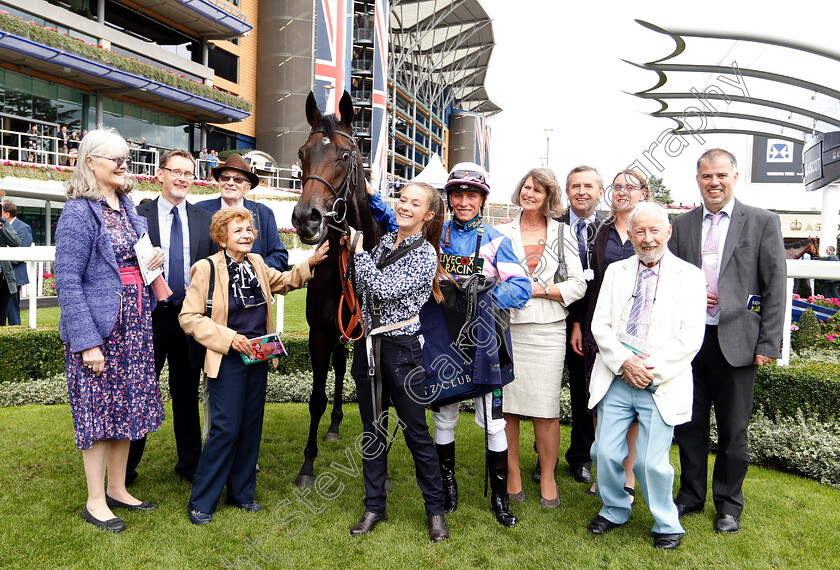 Simply-Breathless-0007 
 SIMPLY BREATHLESS (Jason Watson) and owners the Hold Your Breath Syndicate after The Ritz Club EBF Breeders Series Fillies Handicap
Ascot 8 Sep 2018 - Pic Steven Cargill / Racingfotos.com