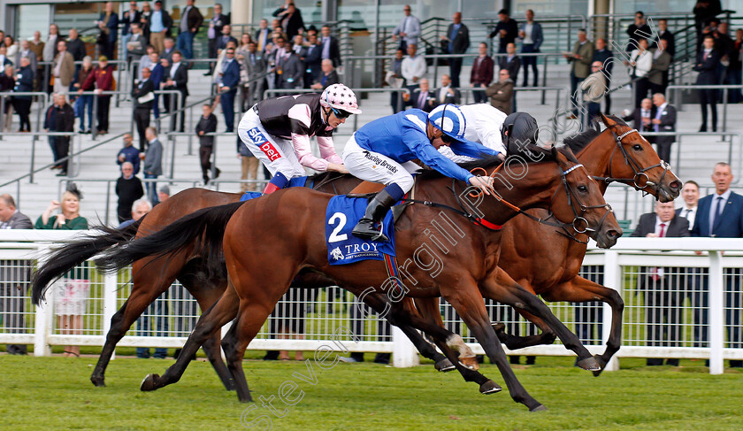 Mukalal-0004 
 MUKALAL (nearside, Jim Crowley) beats TRIBUTE ACT (farside) in The Troy Asset Management Handicap Ascot 6 Oct 2017 - Pic Steven Cargill / Racingfotos.com