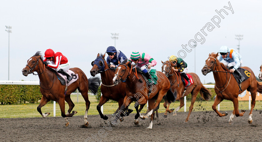 Leyhaimur-0002 
 LEYHAIMUR (left, Hayley Turner) beats ELLOMATE (centre) in The Unibet Nursery
Kempton 7 Aug 2024 - Pic Steven Cargill / Racingfotos.com