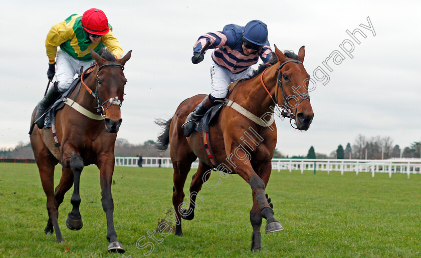 Benatar-0005 
 BENATAR (right, Jamie Moore) beats FINIAN'S OSCAR (left) in The Mitie Noel Novices Chase Ascot 22 Dec 2017 - Pic Steven Cargill / Racingfotos.com