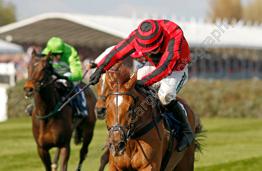 Midnight-River-0004 
 MIDNIGHT RIVER (Harry Skelton) wins The William Hill Handicap Chase
Aintree 15 Apr 2023 - Pic Steven Cargill / Racingfotos.com