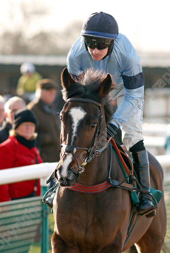 Coolnaugh-Haze-0008 
 COOLNAUGH HAZE (Tom O'Brien)
Warwick 9 Dec 2021 - Pic Steven Cargill / Racingfotos.com