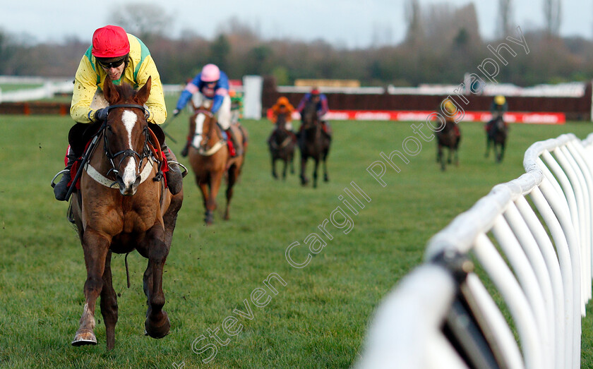 Sizing-Tennessee-0006 
 SIZING TENNESSEE (Tom Scudamore) wins The Ladbrokes Trophy
Newbury 1 Dec 2018 - Pic Steven Cargill / Racingfotos.com