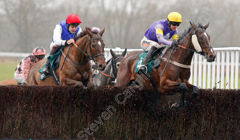 Really-Super-0002 
 REALLY SUPER (right, Jack Quinlan) leads CHILLI FILLI (left, Adian Coleman)
Warwick 12 Dec 2019 - Pic Steven Cargill / Racingfotos.com