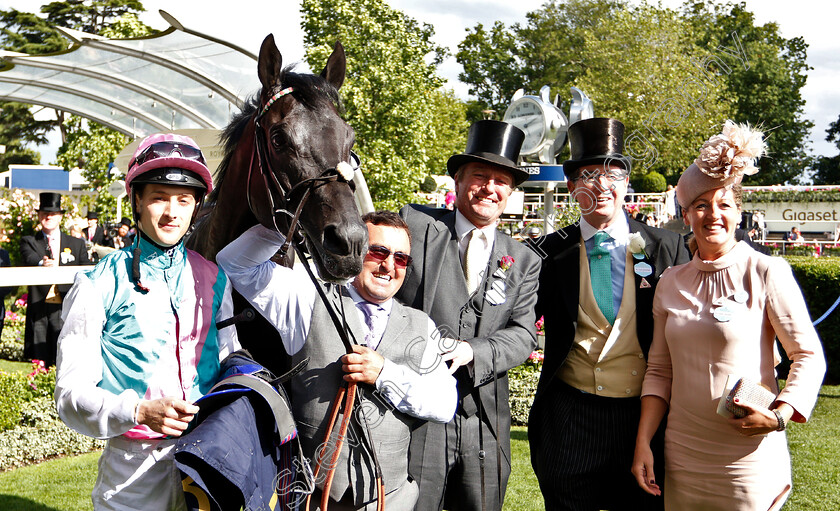 Biometric-0010 
 BIOMETRIC (Harry Bentley) with Ralph Beckett, Lord Grimthorpe and Izzy Beckett after The Britannia Stakes
Royal Ascot 20 Jun 2019 - Pic Steven Cargill / Racingfotos.com