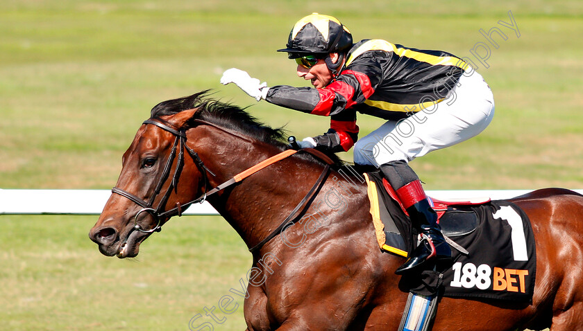 Global-Applause-0007 
 GLOBAL APPLAUSE (Gerald Mosse) wins The 188bet Extra Place Races Handicap
Sandown 1 Sep 2018 - Pic Steven Cargill / Racingfotos.com