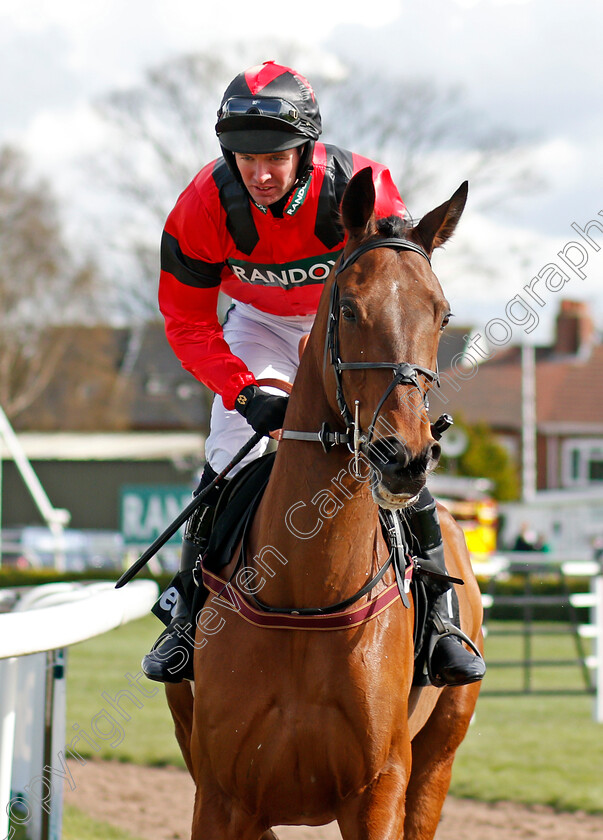 Ahoy-Senor-0001 
 AHOY SENOR (Derek Fox) winner of The Betway Mildmay Novices Chase
Aintree 8 Apr 2022 - Pic Steven Cargill / Racingfotos.com