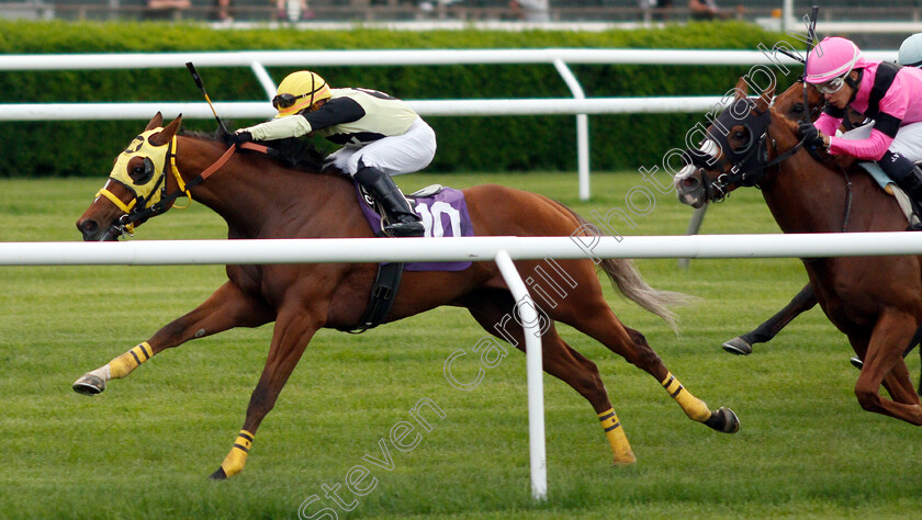 Tizanoxbow-0003 
 TIZANOXBOW (Eric Cancel) wins Maiden
Belmont Park USA, 6 Jun 2019 - Pic Steven Cargill / Racingfotos.com