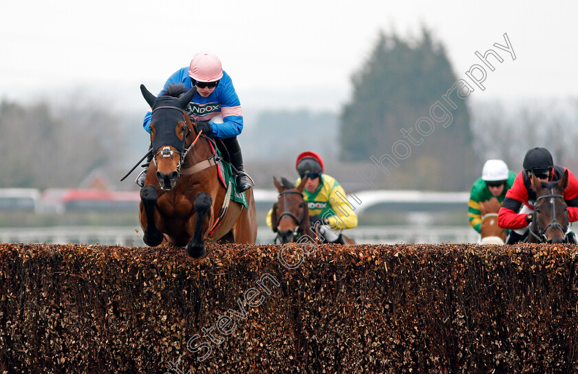 Cyrname-0001 
 CYRNAME (Sean Bowen) Aintree 12 Apr 2018 - Pic Steven Cargill / Racingfotos.com