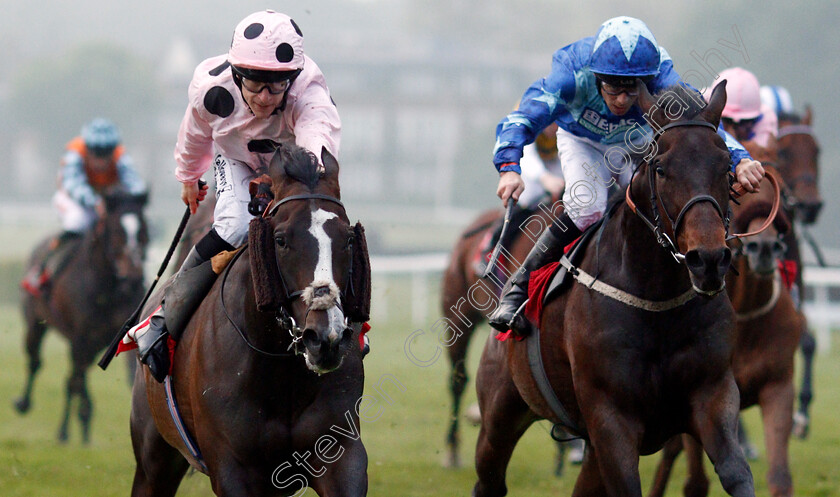 Chiefofchiefs-0004 
 CHIEFOFCHIEFS (left, Richard Kingscote) beats KYNREN (right) in The Matchbook Betting Podcast Whitsun Cup Handicap Sandown 24 May 2018 - Pic Steven Cargill / Racingfotos.com