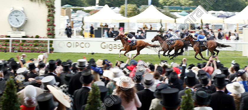 Stradivarius-0009 
 STRADIVARIUS (Frankie Dettori) wins The Gold Cup
Royal Ascot 20 Jun 2019 - Pic Steven Cargill / Racingfotos.com