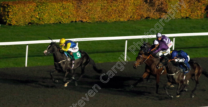 Monopolise-0006 
 MONOPOLISE (Saffie Osborne) beats NAP HAND (right) in The Unibet Extra Place Offers Every Day Nursery
Kempton 16 Nov 2022 - Pic Steven Cargill / Racingfotos.com