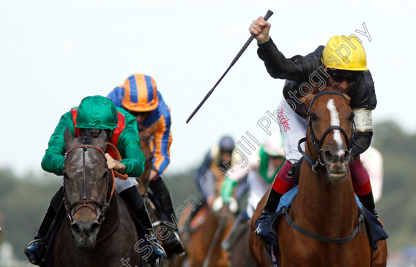 Stradivarius-0007 
 STRADIVARIUS (Frankie Dettori) beats VAZIRABAD (left) in The Gold Cup
Royal Ascot 21 Jun 2018 - Pic Steven Cargill / Racingfotos.com