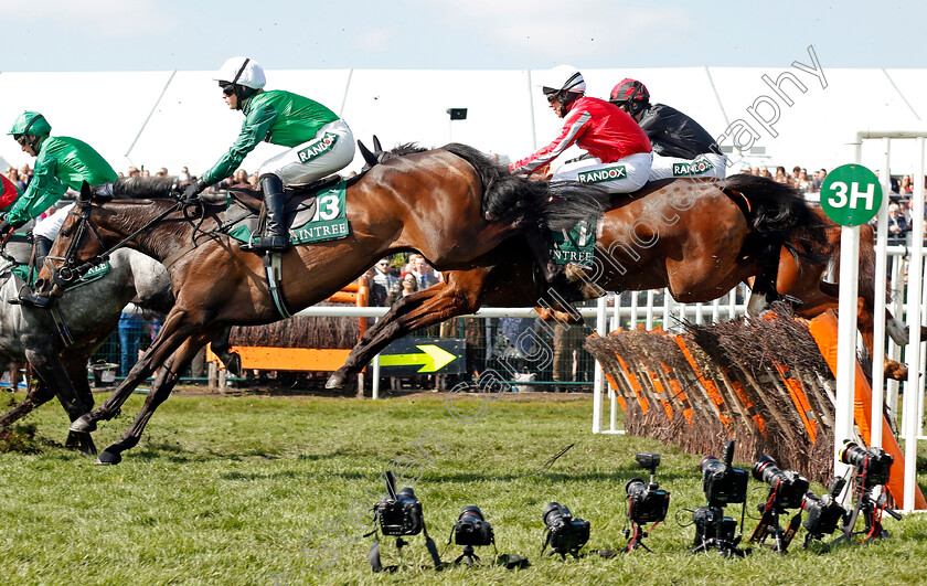 No-Hassle-Hoff-0001 
 NO HASSLE HOFF (Bridget Andrews) Aintree 14 Apr 2018 - Pic Steven Cargill / Racingfotos.com