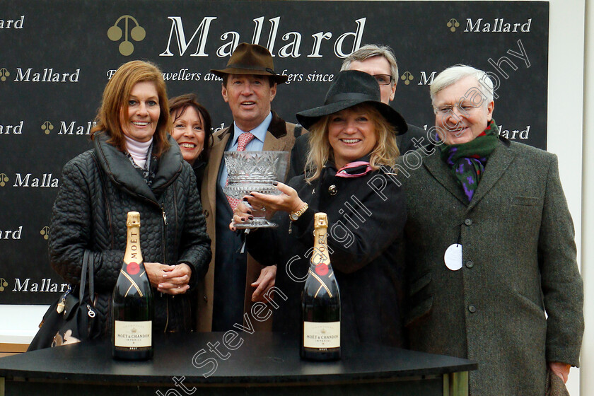 Black-Corton-0006 
 Presentation for The mallardjewellers.com Novices Chase Cheltenham 18 Nov 2017 - Pic Steven Cargill / Racingfotos.com