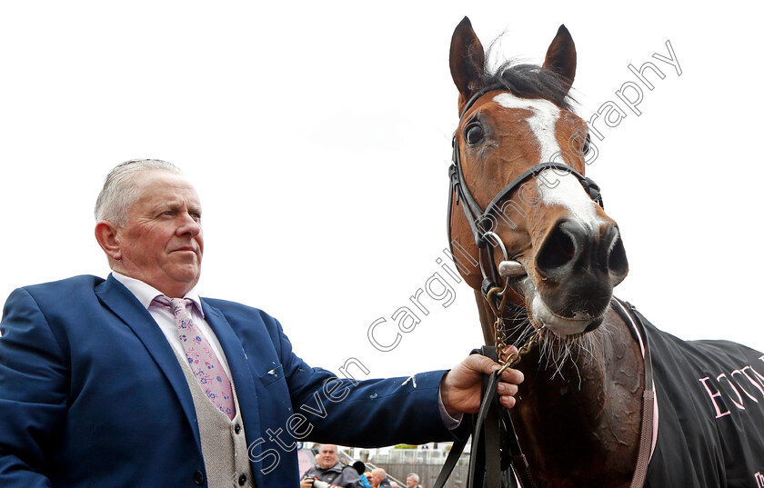 Changingoftheguard-0011 
 CHANGINGOFTHEGUARD after The Boodles Chester Vase
Chester 4 May 2022 - Pic Steven Cargill / Racingfotos.com