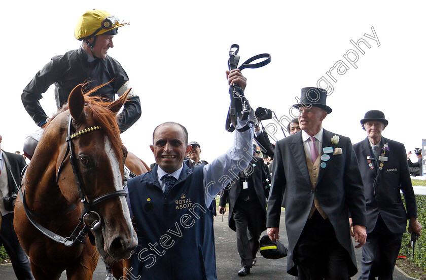 Stradivarius-0016 
 STRADIVARIUS (Frankie Dettori) with John Gosden after The Gold Cup
Royal Ascot 20 Jun 2019 - Pic Steven Cargill / Racingfotos.com