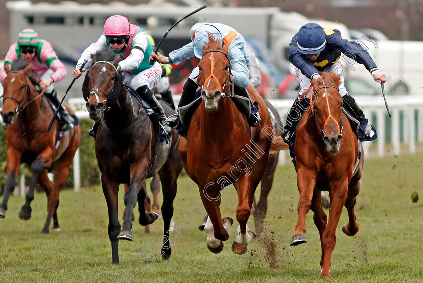 Soundslikethunder-0004 
 SOUNDSLIKETHUNDER (right, Rossa Ryan) beats LEXINGTON KNIGHT (centre) and ALPHA KING (left) in The Unibet Novice Stakes Div2
Doncaster 28 Mar 2021 - Pic Steven Cargill / Racingfotos.com